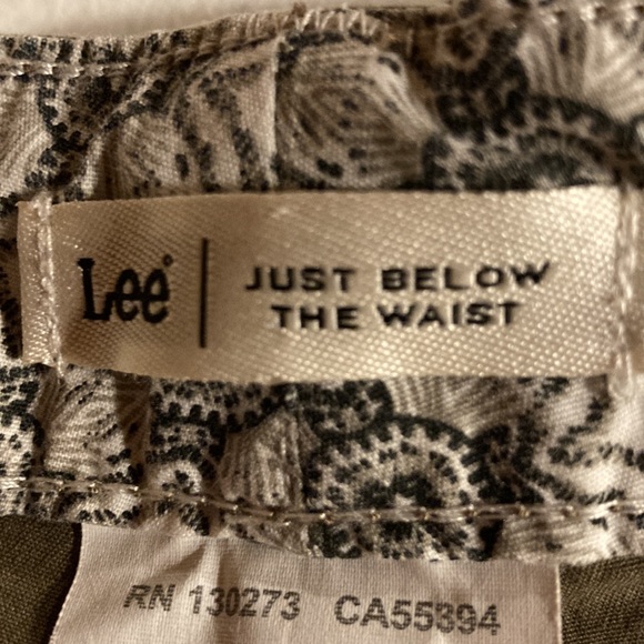 Size 16 Lee “Just Below the Waist” Army Green Capris - Picture 10 of 11